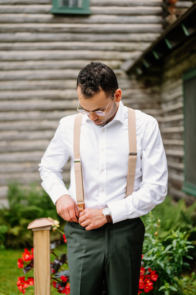Getting ready wedding photos at Ogontz Resort in New Hampshire, New England Wedding Photographer