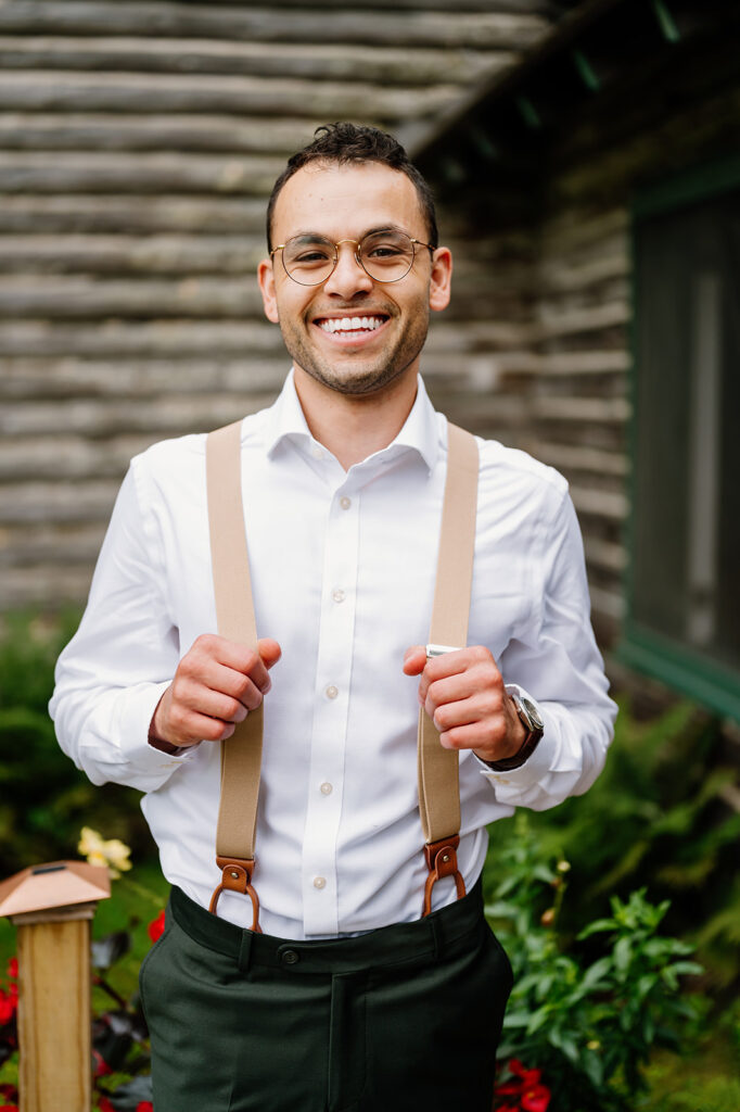 Getting ready wedding photos at Ogontz Resort in New Hampshire, New England Wedding Photographer