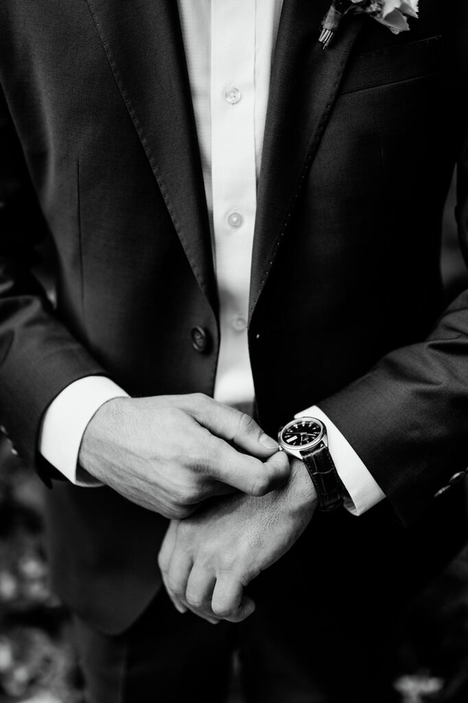 Getting ready wedding photos at Ogontz Resort in New Hampshire, New England Wedding Photographer