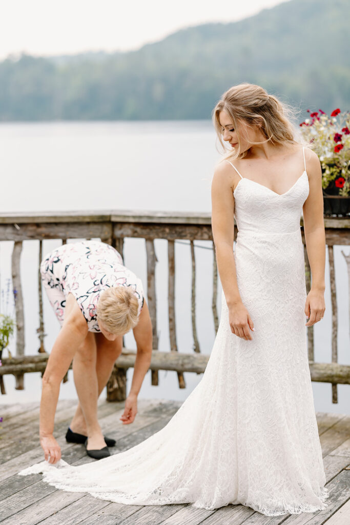 Getting ready wedding photos at Ogontz Resort in New Hampshire, New England Wedding Photographer
